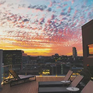 Alex Perry & **** Brisbane