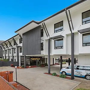 Kingsford Smith **** Brisbane